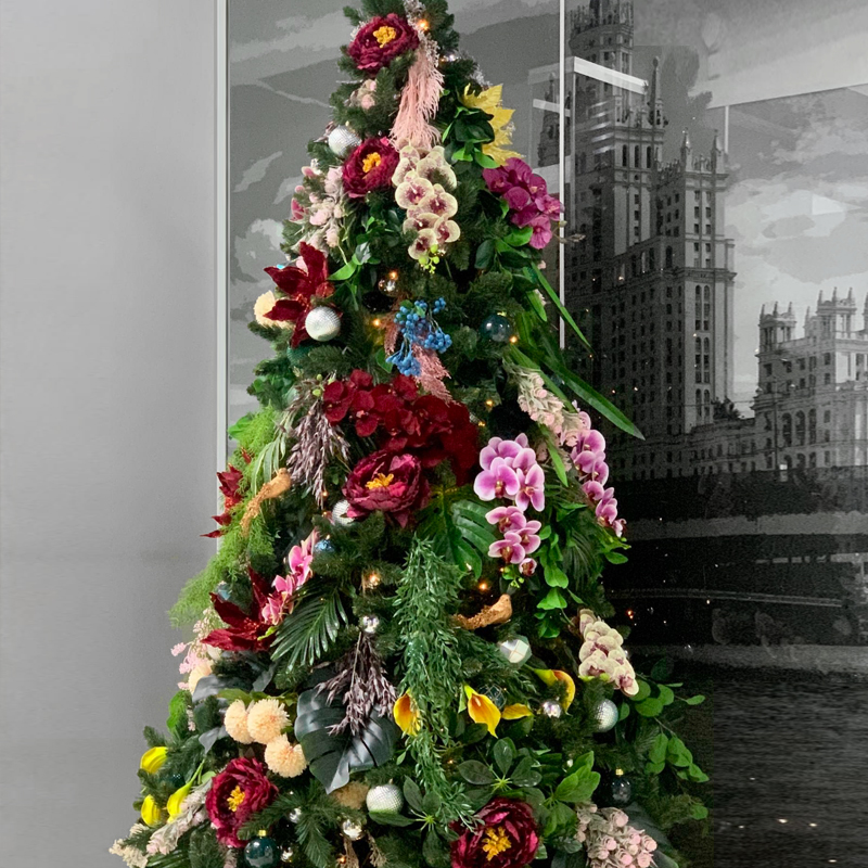 Ель Дизайнерская украшенная тропическими Цветами Christmas tree Tropical Flowers Красный Розовый Зеленый Желтый в Нижнем Новгороде | Loft Concept 