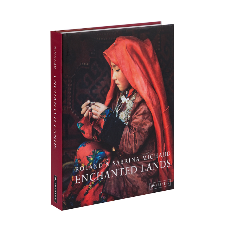 Книга ROLAND & SABRINA MICHAUD: ENCHANTED LANDS  в Нижнем Новгороде | Loft Concept 