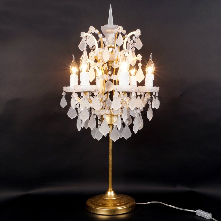 Настольная лампа 19TH C. ROCOCO IRON & White Matt CRYSTAL Table Lamp Белый Золотой в Нижнем Новгороде | Loft Concept 