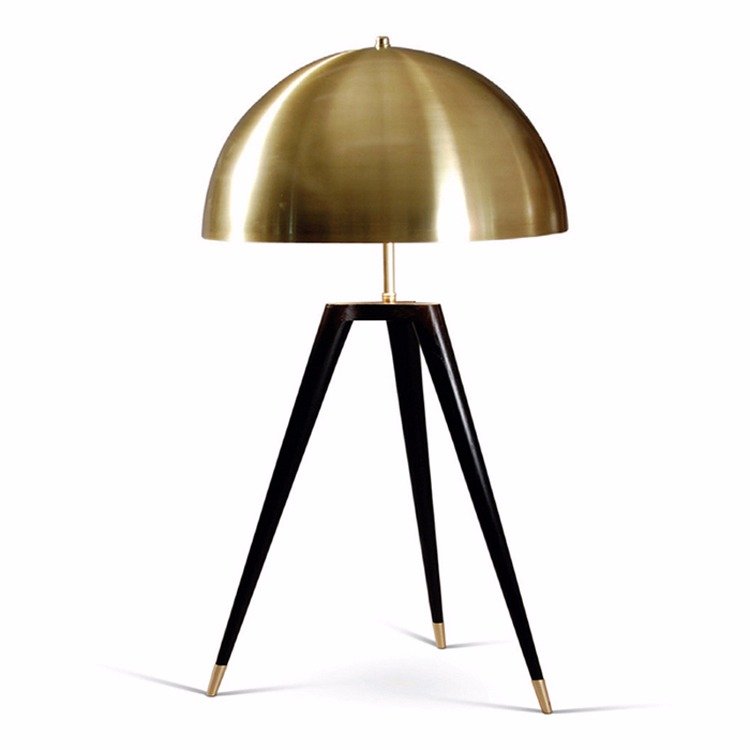 Настольная лампа Matthew Fairbank Fife Tripod Table Lamp Черный Глянцевое золото в Нижнем Новгороде | Loft Concept 