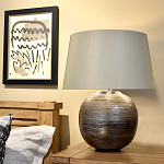 Настольная лампа с круглым фарфоровым основанием ручной работы с покрытием глазурью и белым абажуром из искусственного шелка Elstead Lighting варинант исполнения - 2 | Loft Concept в Нижнем Новгороде