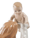 Статуэтка фарфоровая Девушка с ребенком Charming Statuette варинант исполнения - 1 | Loft Concept в Нижнем Новгороде