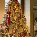 Комплект Новогодней Елки вместе с серебряной мишурой и красными лентами варинант исполнения - 1 | Loft Concept в Нижнем Новгороде