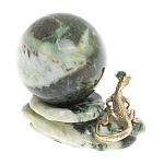 Шар с декором в виде бронзовой ящерицы на подставке из натурального камня Змеевик Natural Stone Spheres 4.5 см варинант исполнения - 2 | Loft Concept в Нижнем Новгороде