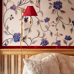 Обои с вышивкой ручной работы Flora Catherine colourway on Liso Pearl wool sateen варинант исполнения - 3 | Loft Concept в Нижнем Новгороде