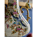 Ваза белого цвета из фарфора с цветочным рисунком и бронзовыми ручками с фигурками птиц Eden Garden porcelain and bronze варинант исполнения - 4 | Loft Concept в Нижнем Новгороде