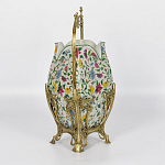 Ваза белого цвета из фарфора с ярким цветочным узором и бронзовыми ручками в виде ветвей Eden Garden porcelain and bronzeм варинант исполнения - 2 | Loft Concept в Нижнем Новгороде