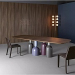 Обеденный стол деревянный с разноцветными фигурными ножками Cop варинант исполнения - 2 | Loft Concept в Нижнем Новгороде