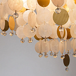 Люстра подвесная с белыми и золотыми круглыми подвесками Диаметр 70 см SHELL Chandelier варинант исполнения - 3 | Loft Concept в Нижнем Новгороде