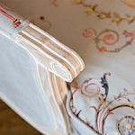 Двухместный диван из массива бука серый с растительным орнаментом Raffael Blue Grey Sofa варинант исполнения - 3 | Loft Concept в Нижнем Новгороде