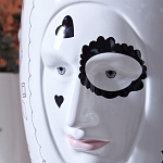 Ваза с декоративными лицами и графическими элементами в виде сердец и символов Faces of Imagination варинант исполнения - 6 | Loft Concept в Нижнем Новгороде