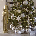 Украшенная Новогодняя Елка с серебряными шарами и звездами варинант исполнения - 2 | Loft Concept в Нижнем Новгороде