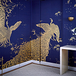 Обои ручная роспись в стиле Арт-деко Whistler Peacocks Colourway SC-100 on Empire Blue dyed silk варинант исполнения - 2 | Loft Concept в Нижнем Новгороде