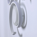 Бра белого цвета с изогнутыми световыми линиями и круглым основанием Luke Lampco Tracer Lamp варинант исполнения - 6 | Loft Concept в Нижнем Новгороде