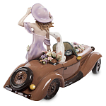 Статуэтка фарфоровая Девушка с автомобилем Charming Statuette варинант исполнения - 2 | Loft Concept в Нижнем Новгороде