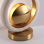 Настольная лампа с бежевым текстурным кольцом и латунным шаром в центре Tactile   варинант исполнения - 8 | Loft Concept в Нижнем Новгороде