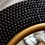 Зеркало в черной фактурной раме с золотым кантом Summon the Light варинант исполнения - 3 | Loft Concept в Нижнем Новгороде